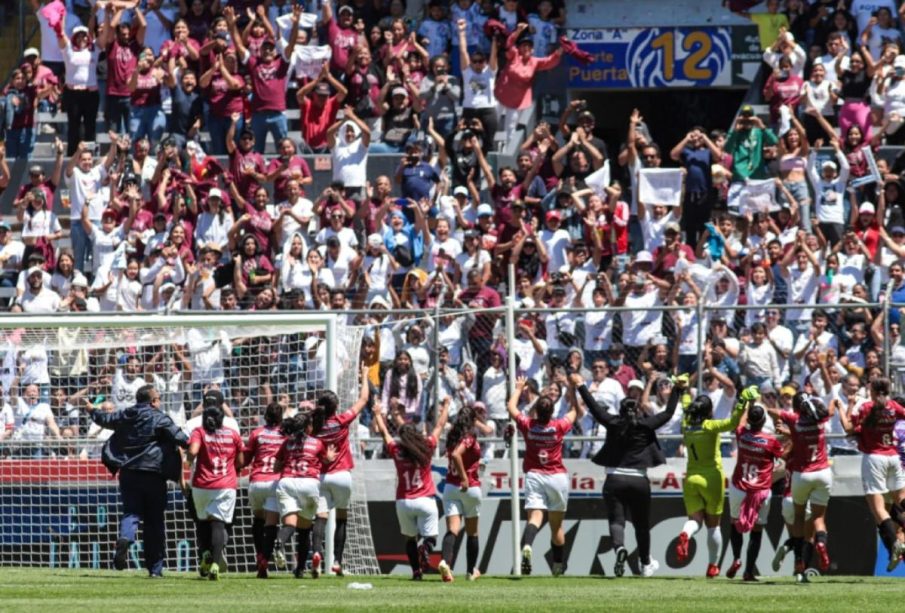 Selección femenil durante partido