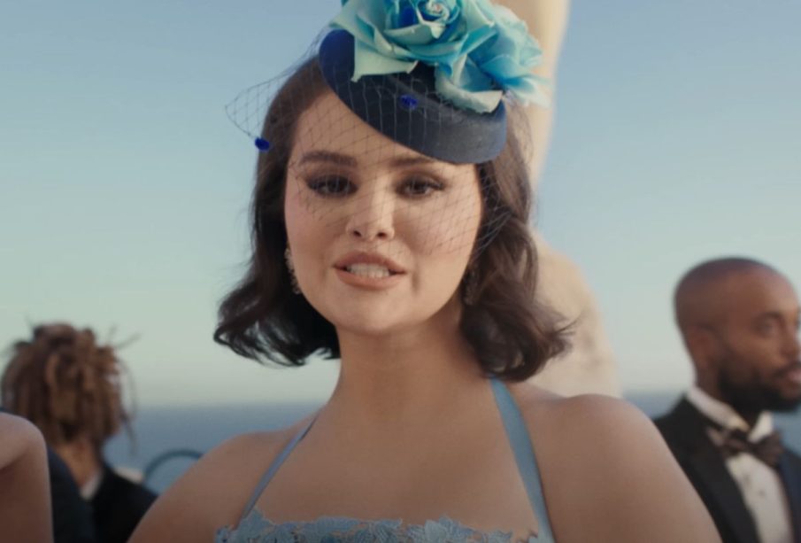 Selena Gomez en videoclip Love On