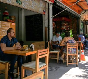 Comensales en restaurantes padeciendo la sequía de la CDMX