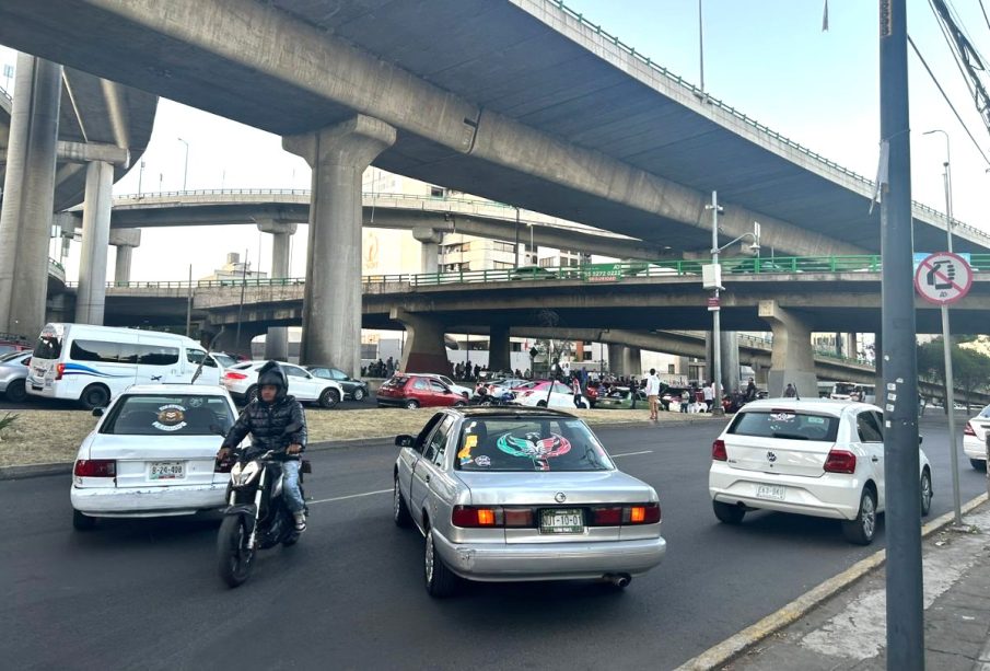 Taxistas y motociclistas bloquean la CDMX