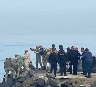 Militares rescatan cuerpo de otro militar en Ensenada