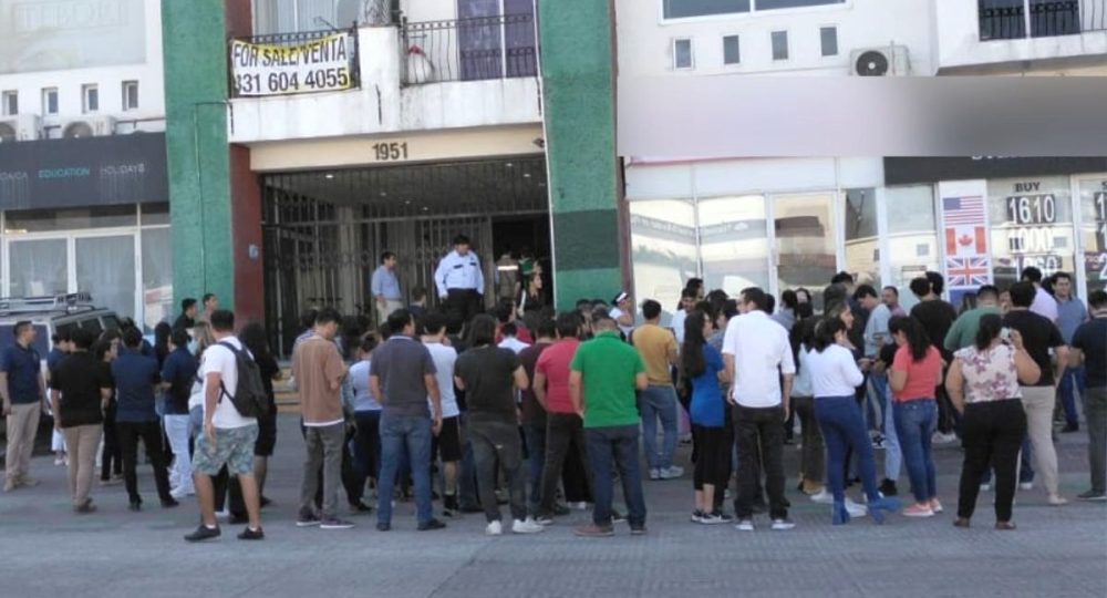 Evacuación de personas tras sismo en Vallarta