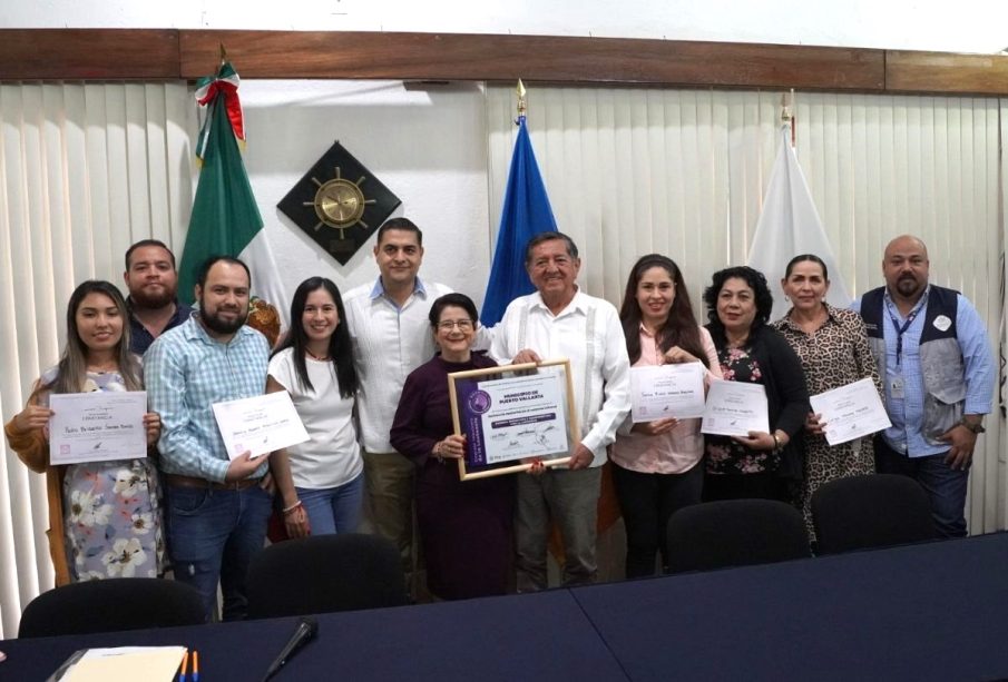 Autoridades de Vallarta reciben distintivo en lactancia materna