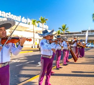 Mariachi en el aeropuerto internacional de Puerto Vallarta