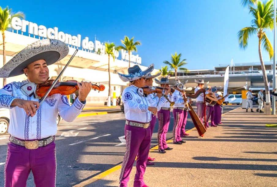 Mariachi en el aeropuerto internacional de Puerto Vallarta