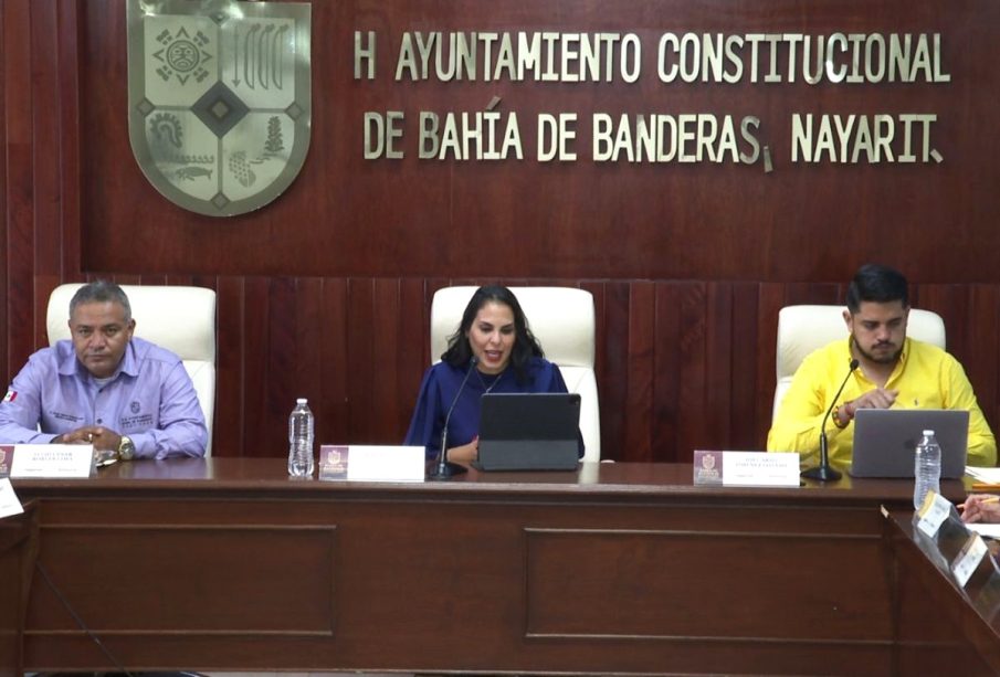 Mirtha Villalvazo preside sesión de Ayuntamiento en Bahía de Banderas