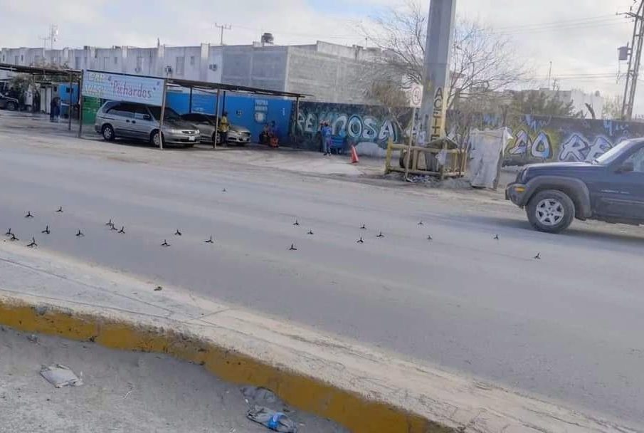 Poncha llantas instaldos en Reynosa por balaceras