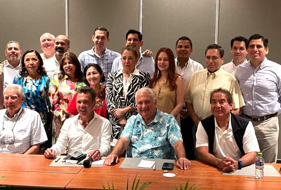 Empresarios de Vallarta con Pablo Lemus