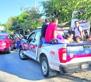 Patrullas movilizan a ciudadanos de Chilpancingo por falta de transporte