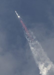 SpaceX lanza con éxito el cohete Starship en tercera prueba; se pierde en reingreso (VIDEO)