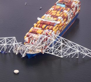 FOTOS del momento exacto del derrumbe de puente en Baltimore tras impacto de barco