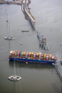 FOTOS del momento exacto del derrumbe de puente en Baltimore tras impacto de barco