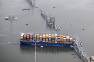 FOTOS del momento exacto del derrumbe de puente en Baltimore tras impacto de barco