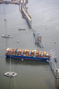 FOTOS del momento exacto del derrumbe de puente en Baltimore tras impacto de barco