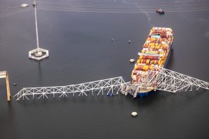 FOTOS del momento exacto del derrumbe de puente en Baltimore tras impacto de barco