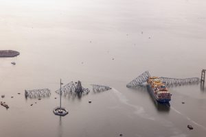 FOTOS del momento exacto del derrumbe de puente en Baltimore tras impacto de barco