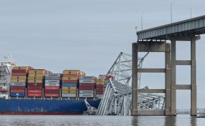 FOTOS del momento exacto del derrumbe de puente en Baltimore tras impacto de barco