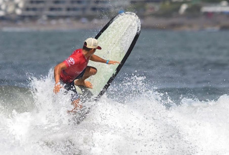 El surfista Heriberto Torres, listo para representar a Puerto Vallarta en Brasil