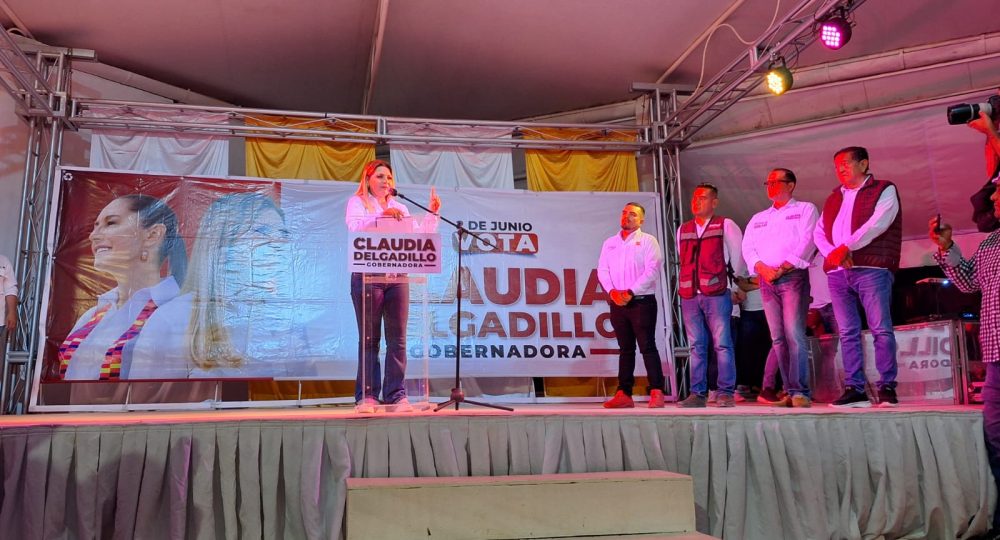 Se divide Claudia Delgadillo entre dos grupos en Vallarta