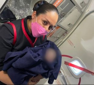 ¡Aterrizan con nuevo pasajero! Bebé nace en pleno vuelo de Aeroméxico (VIDEO)