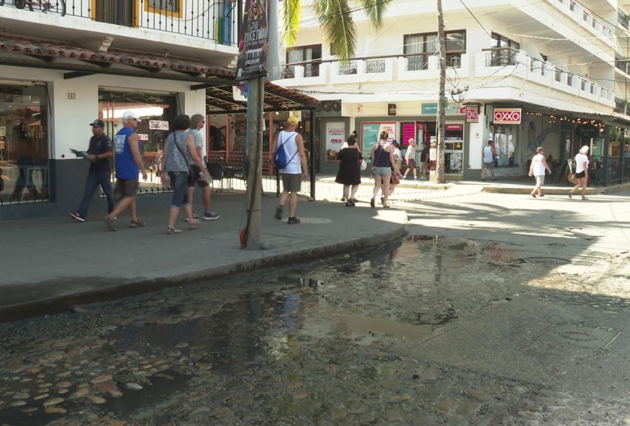 Aguas negras en la colonia Emiliano Zapata