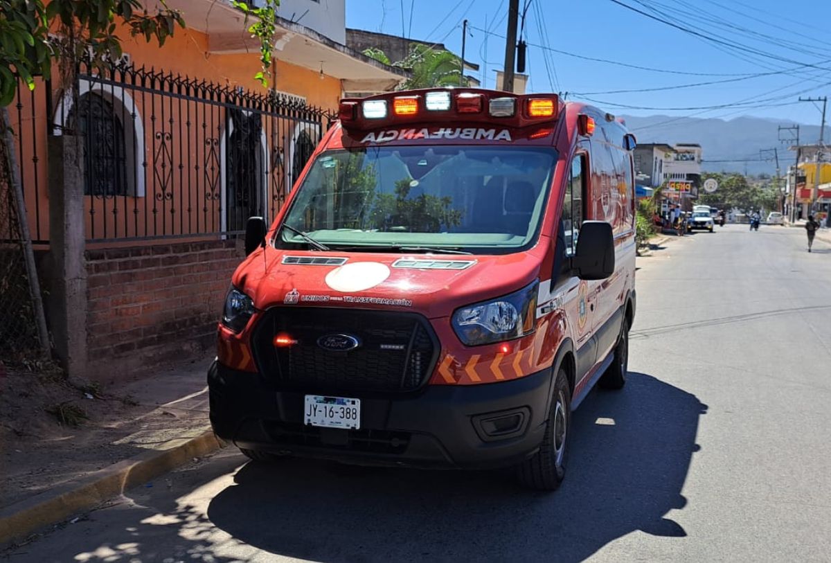 Ambulancia de Protección Civil y Bomberos