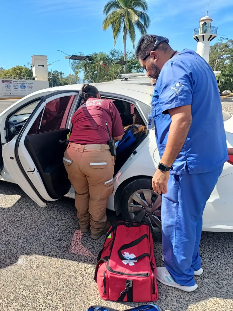 Atención y rescate de persona lesionada durante choque