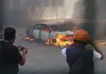 Auto quemandose