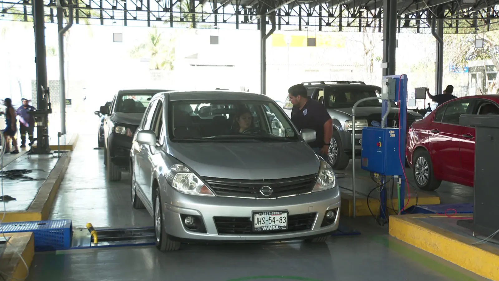 Autos verificándose