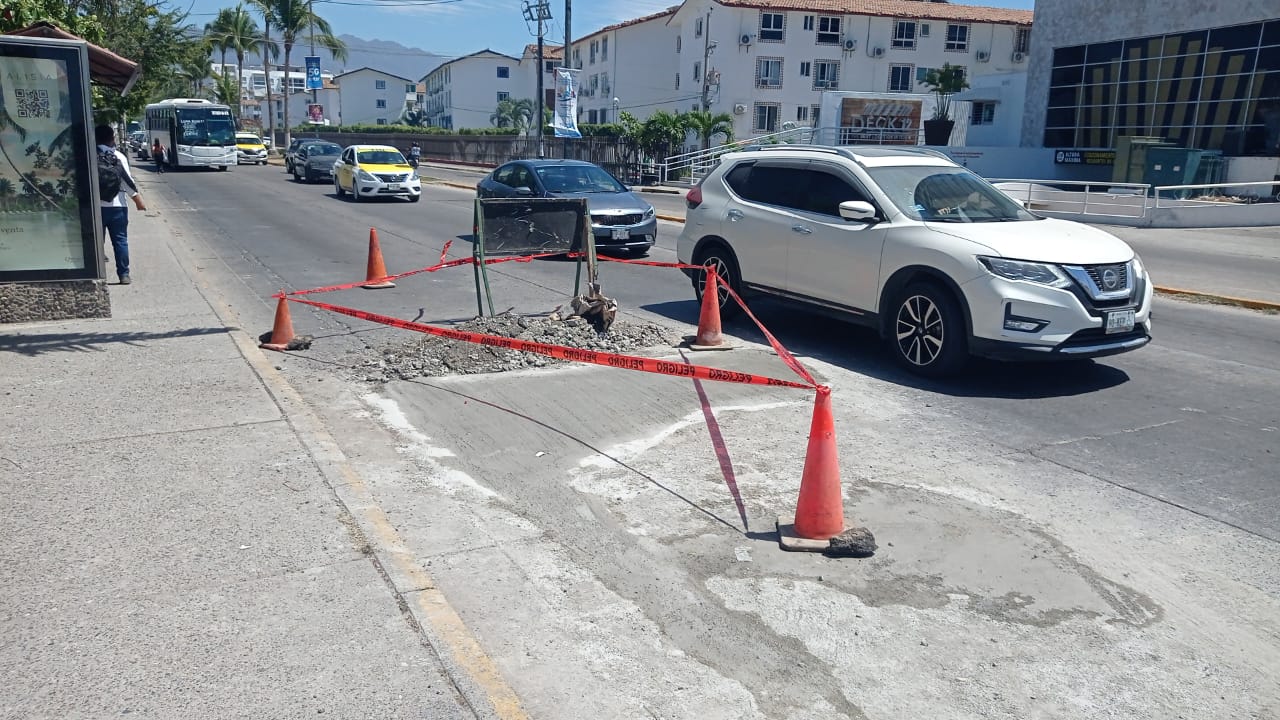 Bache tapado en crucero de El Pitillal