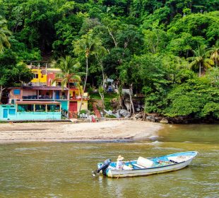 Boca de Tomatlán, punto de partida a destinos de la Costa Alegre