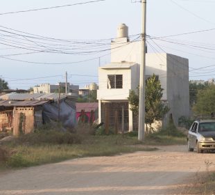 Calle sin pavimentar de la colonia Las Brisas