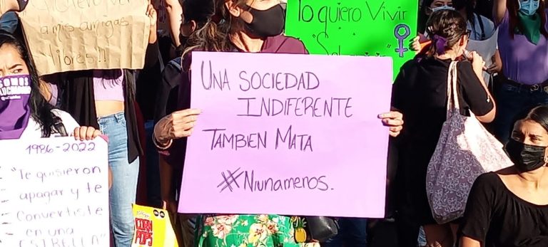 Carteles presentes en marcha