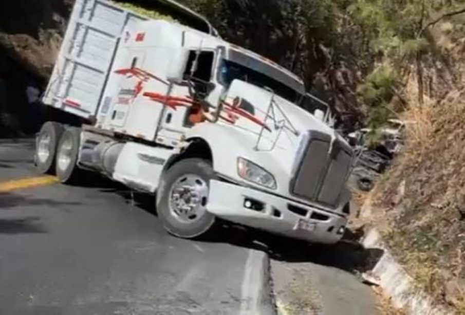 Cerrada totalmente la carretera federal libre Guadalajara-Tepic