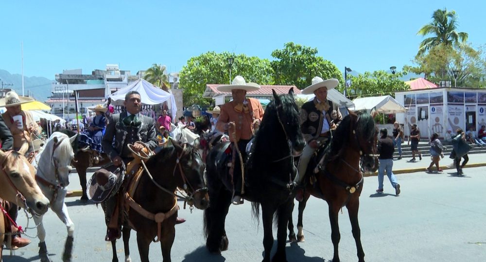 Charros en sus caballos