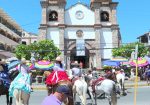 Charros frente a iglesia