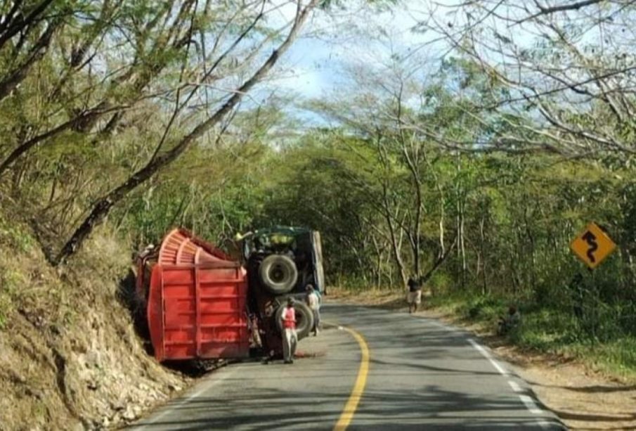 Cierran carretera federal