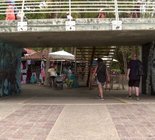 Comercios en el malecón