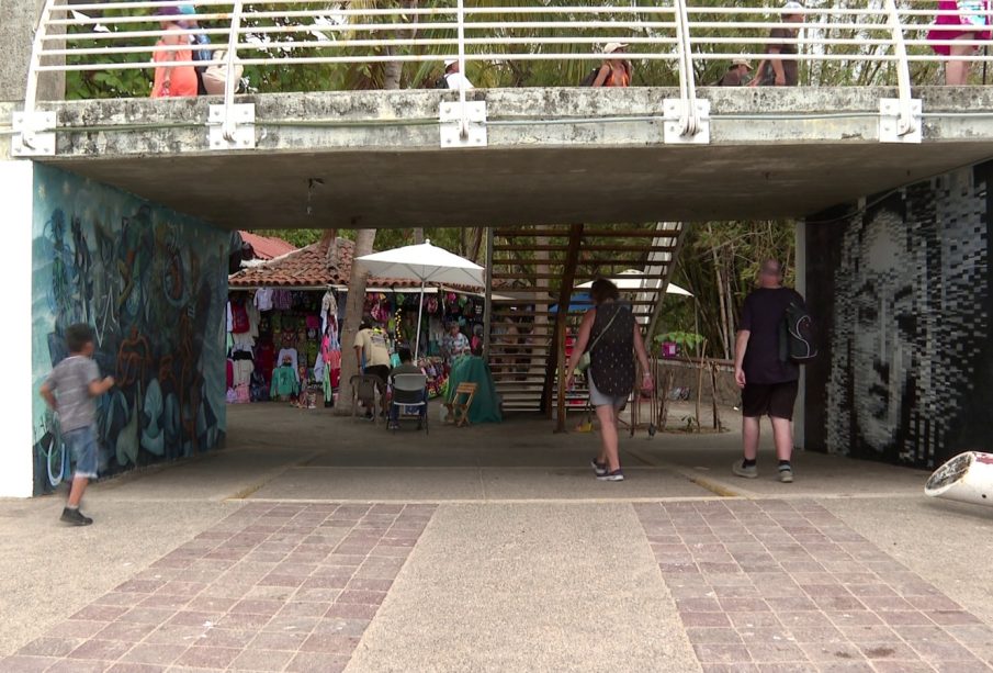 Comercios en el malecón