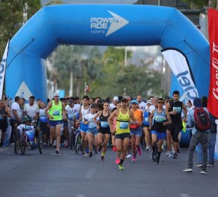 Corredores participando del Medio Maratón de Seapal