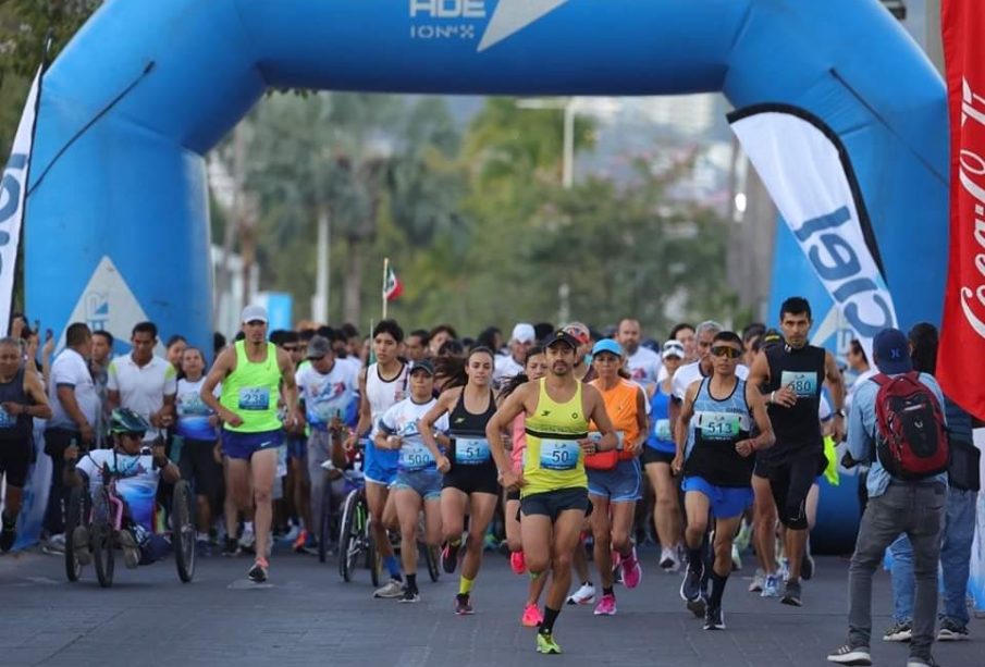 Corredores participando del Medio Maratón de Seapal