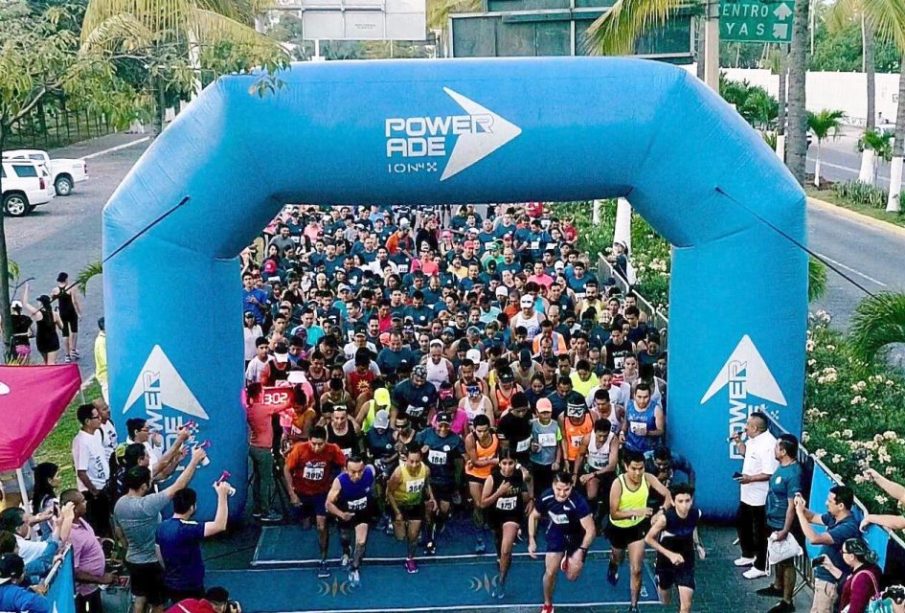 Corredores participando del medio maratón