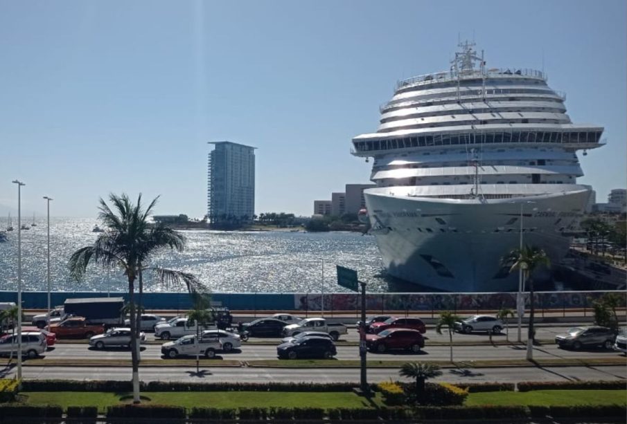 Crucero en marina de Puerto Vallarta