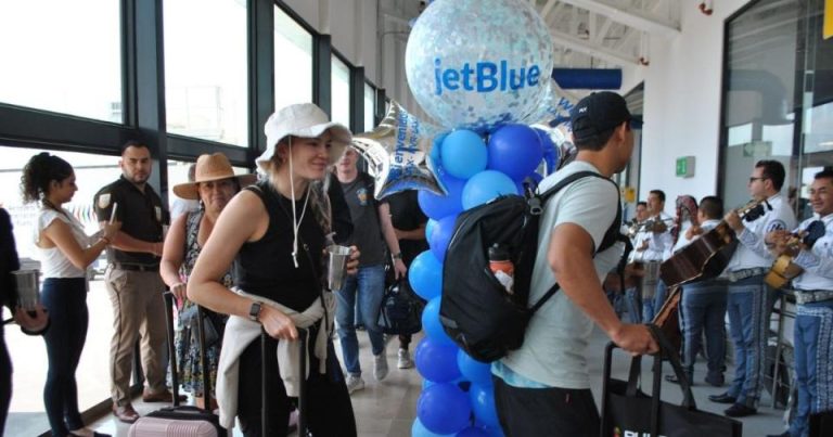 Dejará de operar vuelo de Los Ángeles a Vallarta de JetBlue 