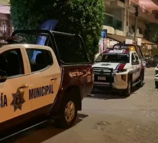 Elementos de la policía en la colonia Jardín