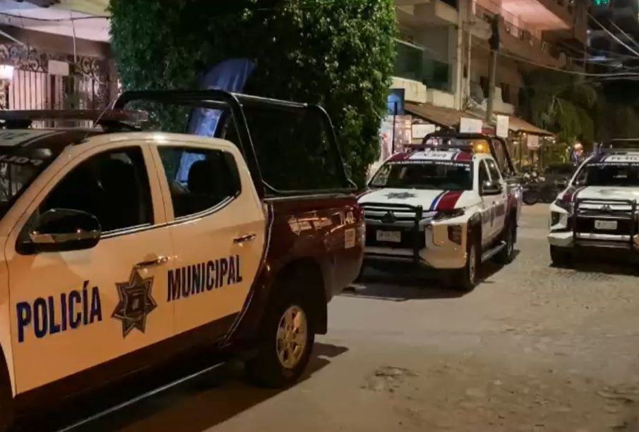 Elementos de la policía en la colonia Jardín