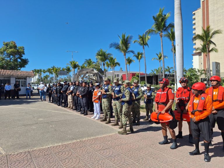 Elementos de seguridad listos para Semana Santa