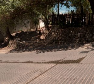 Fuga de agua en la calle 16 de Septiembre