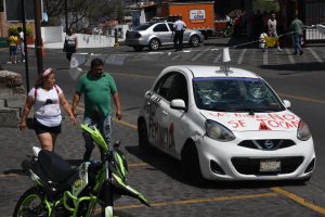 (VIDEOS) Feminicidio de niña Camila desata furia en Taxco; vuelcan autos y linchan a sospechosos