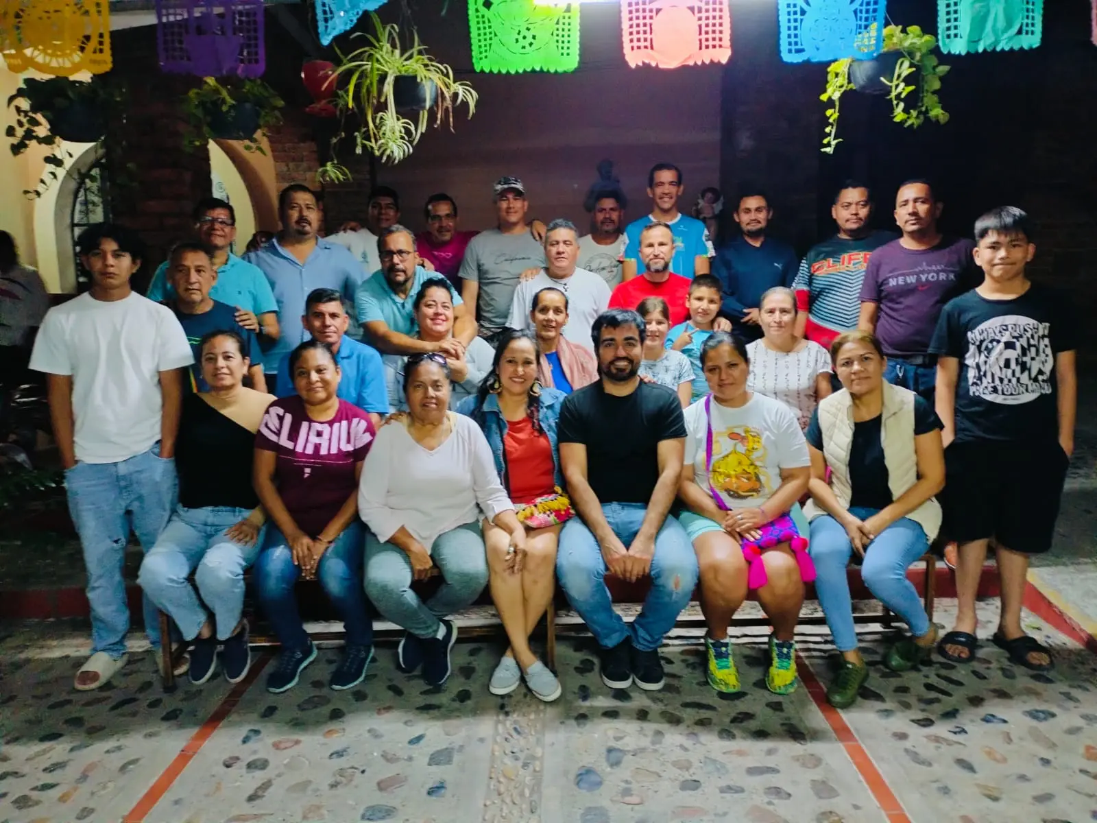 Grupo de personas del viacrucis